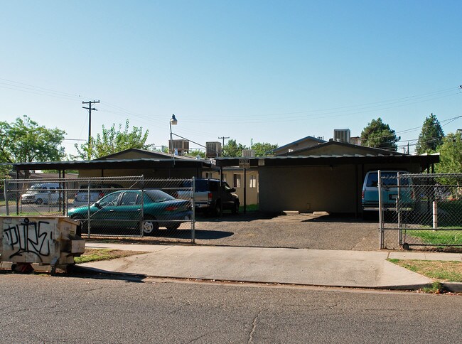 2530 W Andrews Ave in Fresno, CA - Foto de edificio - Building Photo