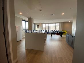 35 S Huntington Ave, Unit 506 in Boston, MA - Building Photo - Building Photo