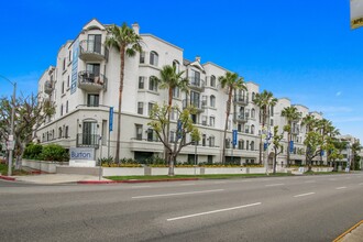 Burton in Los Angeles, CA - Foto de edificio - Building Photo