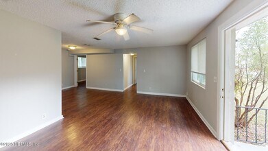 5151 Alpha Ave in Jacksonville, FL - Building Photo - Building Photo