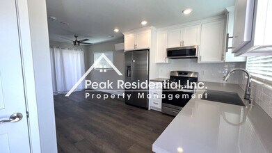358 Stone Blvd in West Sacramento, CA - Building Photo - Building Photo