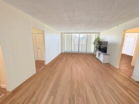 33 Pond Ave in Brookline, MA - Building Photo