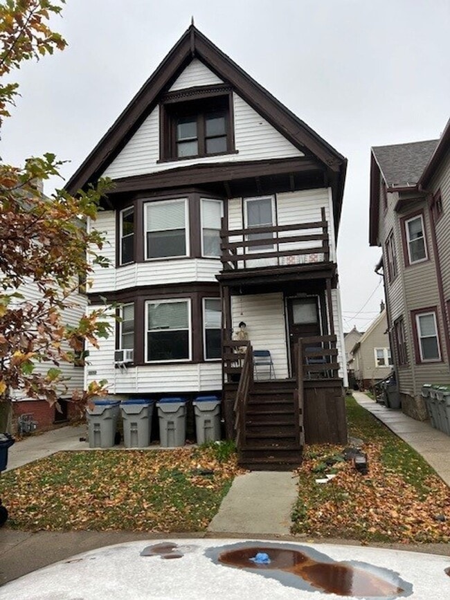 property at 1659 N Arlington Pl