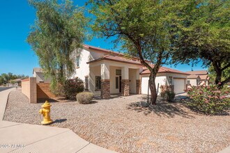 18064 W Acapulco Ln in Surprise, AZ - Foto de edificio - Building Photo