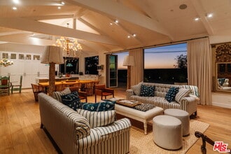5770 Busch Dr in Malibu, CA - Building Photo - Building Photo