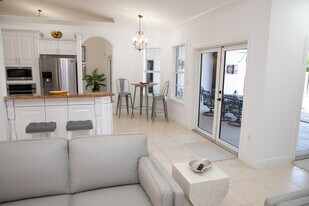 14361 SW 31st St in Miami, FL - Building Photo