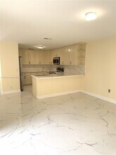 5490 NW 92nd Ave in Sunrise, FL - Building Photo - Building Photo
