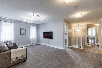 3573 Cherry Landing SW in Edmonton, AB - Building Photo - Building Photo