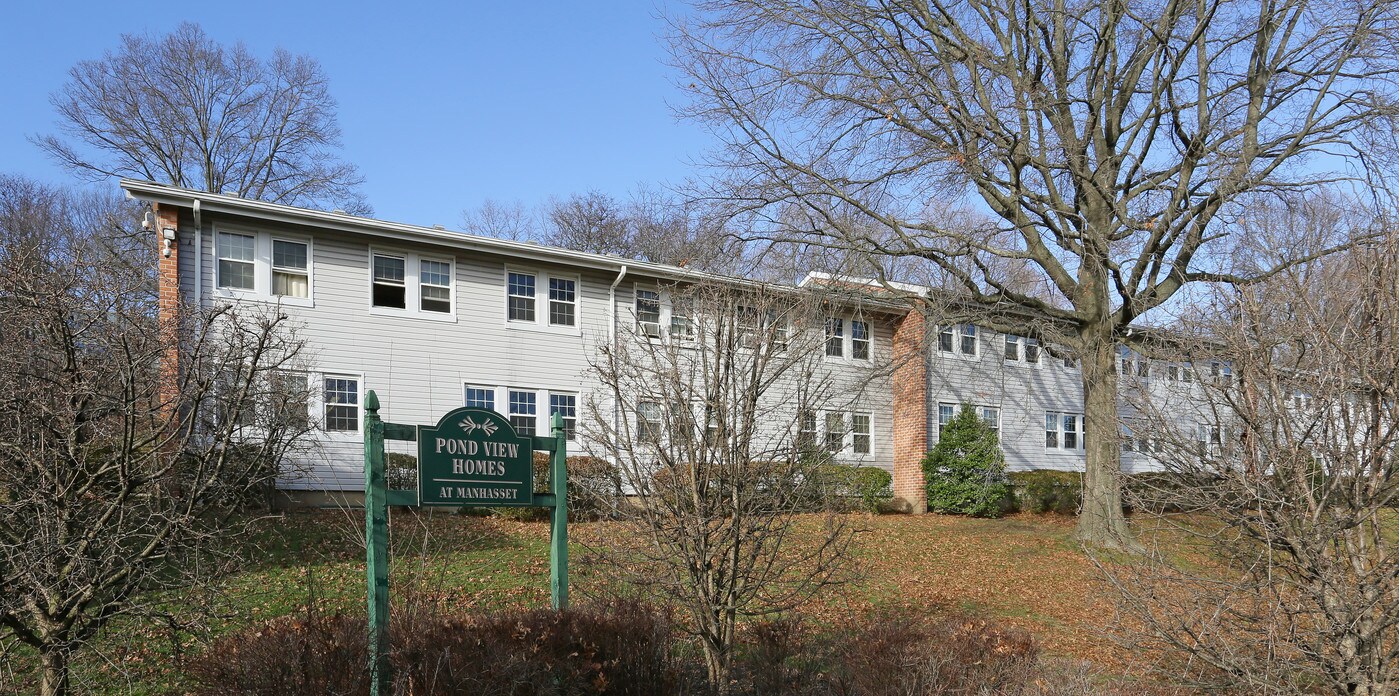 Pond View Homes in Great Neck, NY - Building Photo