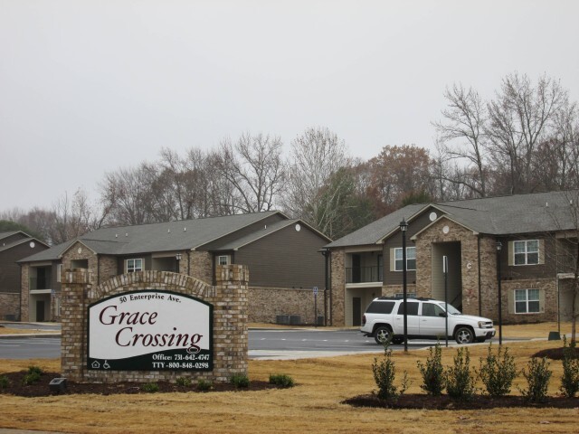 Grace Crossing in Paris, TN - Building Photo