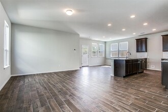 11729 Lago de Garda Dr in Austin, TX - Foto de edificio - Building Photo