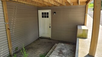 1157 W Pine St in Coal Township, PA - Building Photo