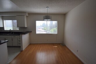 4930 Whitsett Ave, Unit 10 in Los Angeles, CA - Building Photo - Building Photo