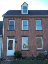223 Cross Keys Dr in Strasburg, PA - Building Photo