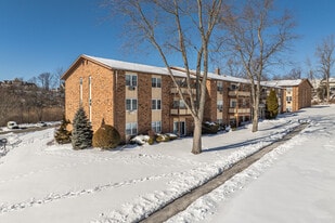 Thimble Isle Condominiums in Branford, CT - Building Photo