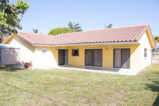 210 Oregon Ln in Boca Raton, FL - Building Photo - Building Photo