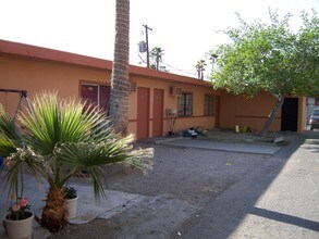 2200 Sunrise Ave in Las Vegas, NV - Building Photo - Building Photo