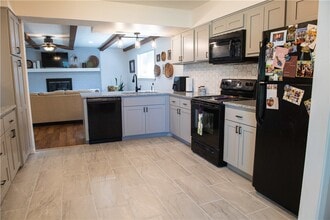 1861 W Deane St in Fayetteville, AR - Building Photo - Building Photo