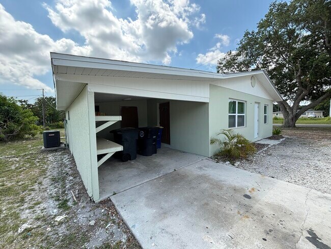 2626 S 29th St in Fort Pierce, FL - Building Photo - Building Photo