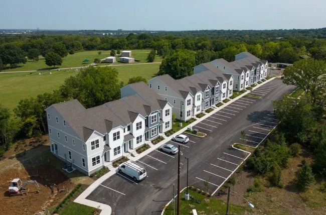 1170 Dickerson Rd in Goodlettsville, TN - Foto de edificio - Building Photo