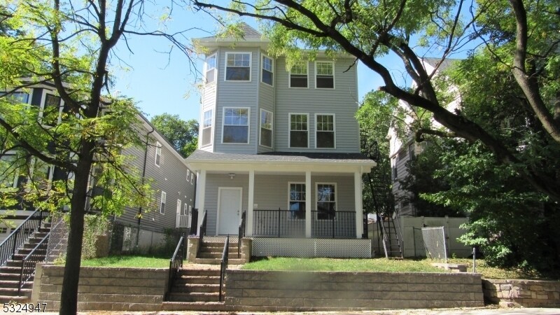 81 N Grove St-Unit -3 in East Orange, NJ - Foto de edificio