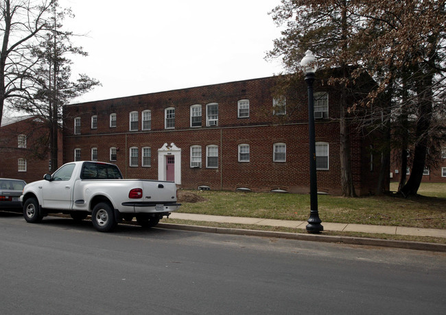 1124 N Kennebec St in Arlington, VA - Foto de edificio - Building Photo