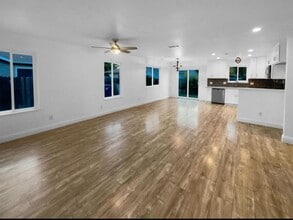 1108 Frienza Ave in Sacramento, CA - Foto de edificio - Building Photo