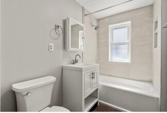 39 Medford St, Unit 2 in Medford, MA - Building Photo - Building Photo