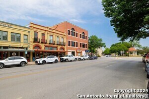 142 W San Antonio St in New Braunfels, TX - Building Photo - Building Photo