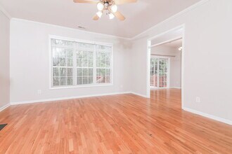 8173 Rolling Glenn Dr in Raleigh, NC - Foto de edificio - Building Photo