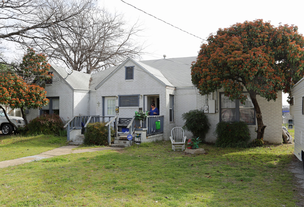 516 Bolivar St in Denton, TX - Building Photo