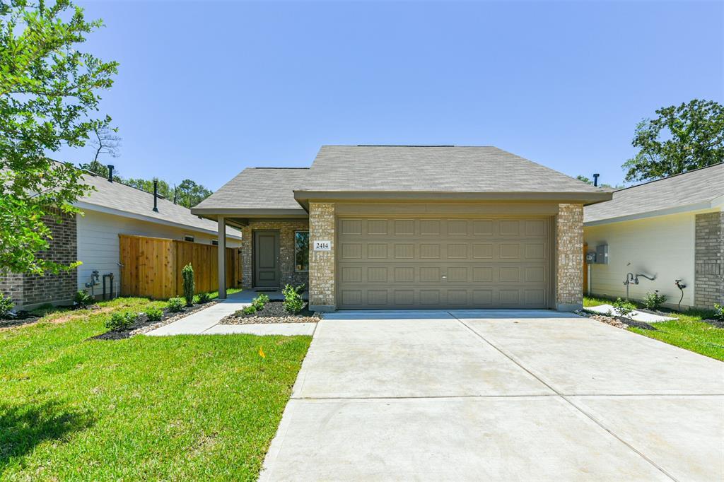2414 Colina Crk in Conroe, TX - Building Photo