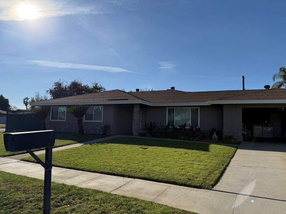 606 N Fillmore Ave in Rialto, CA - Foto de edificio