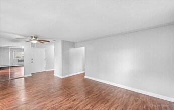 1080 N Wheeling Rd in Mount Prospect, IL - Building Photo - Building Photo