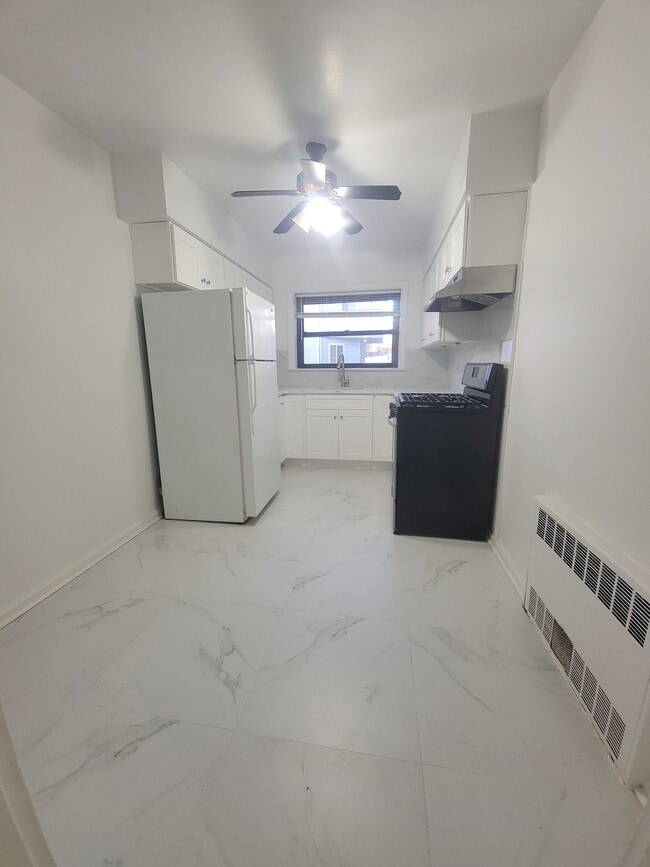 188-07 Dunkirk Drive, Unit 1st Floor in Saint Albans, NY - Foto de edificio - Building Photo