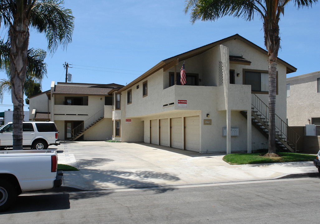 7942 Glencoe Ave in Huntington Beach, CA - Building Photo