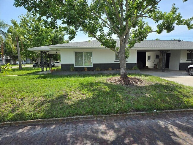 5601 Tangerine Ave S in Gulfport, FL - Building Photo - Building Photo