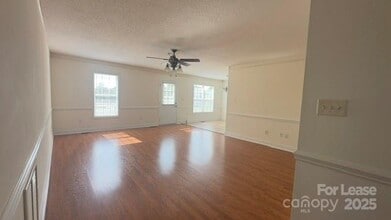 5316 Oaktree Dr in Gastonia, NC - Building Photo - Building Photo