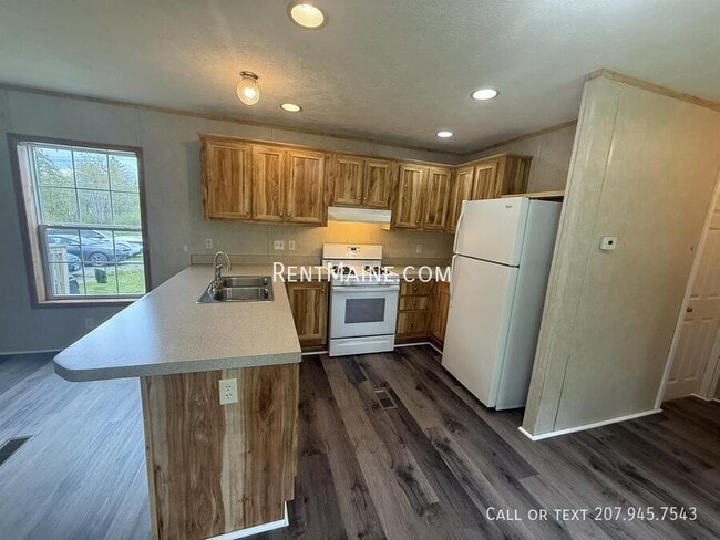 1343 Ohio St in Bangor, ME - Building Photo - Building Photo