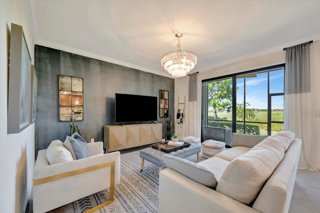 5720 Palmer Cir in Bradenton, FL - Building Photo