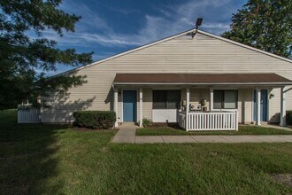 Fox Chase Apartments in Waldorf, MD - Foto de edificio - Building Photo
