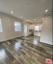 3955 1/2 S Budlong Ave in Los Angeles, CA - Building Photo - Building Photo