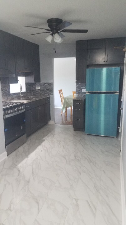 8892 Jody Ln in Des Plaines, IL - Building Photo