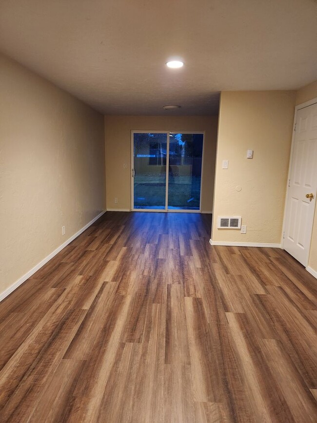 845 W Airway Rd in Lebanon, OR - Building Photo - Building Photo