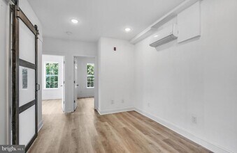 2046 E Huntingdon St in Philadelphia, PA - Building Photo - Building Photo