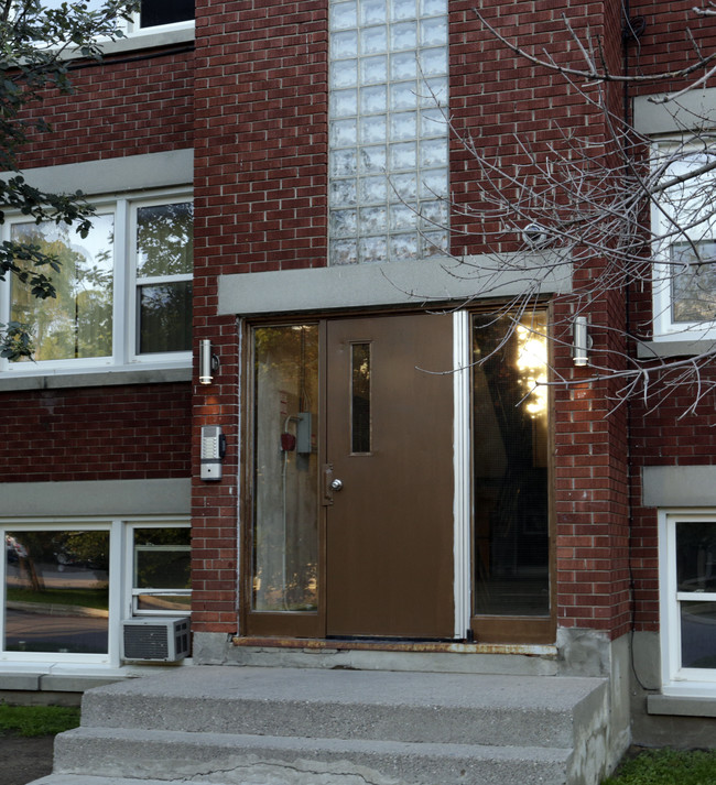 387 Carmen Ave in Ottawa, ON - Building Photo - Building Photo