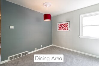 3558 N Cramer St, Unit 2 in Shorewood, WI - Building Photo - Building Photo