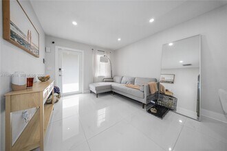 10731 SW 51st Dr in Miami, FL - Building Photo - Building Photo