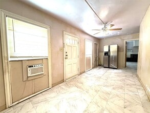 5004 Irvington Blvd in Houston, TX - Building Photo - Building Photo