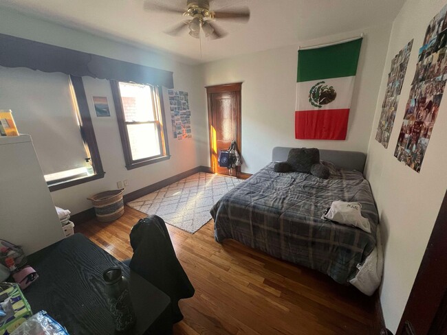 55 Frederick Ave, Unit #2 in Medford, MA - Foto de edificio - Building Photo